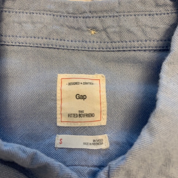 Gap button up shirt - Size Small. - Picture 2 of 3